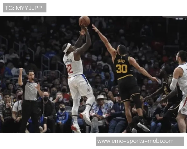 小佩顿分享比赛策略：传球给库里并为他设置挡拆的有效战术